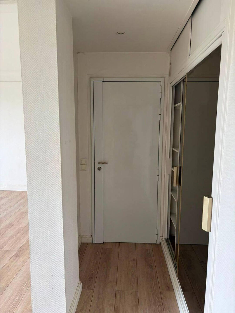 Location Appartement 50m² - Face au Parc des Buttes Chaumont Paris 19