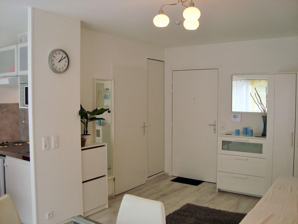 Location Appartement Studio meublé avec grande terrasse à côté du RER Évry-courcouronnes