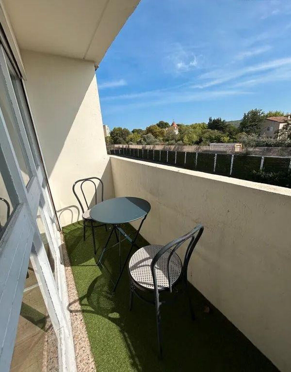 Location Appartement Beau studio meublé 18m² rénové avec balcon filant Aix-en-provence