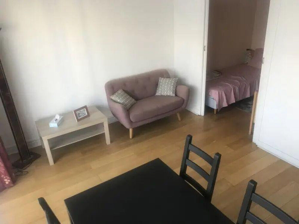Location Appartement Grand studio sur rue avec balcon Paris 16�me