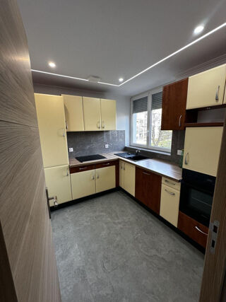  Appartement à louer 5 pièces 72 m²