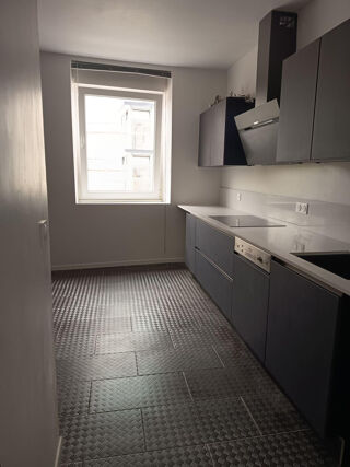  Appartement à louer 4 pièces 99 m²