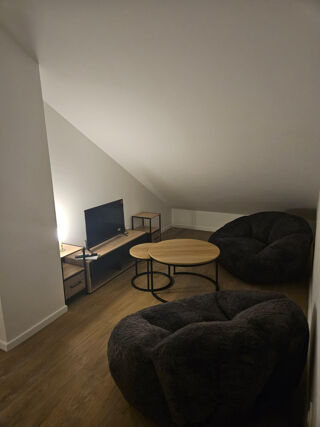  Appartement à louer 1 pièce 160 m²