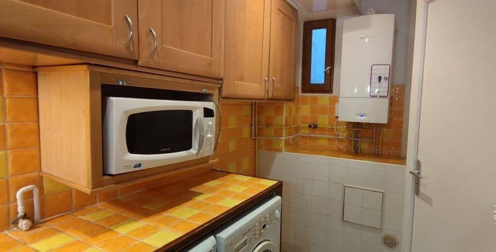 Location Appartement Beau studio meublé 34 m² proche Guy Moquet Paris 17
