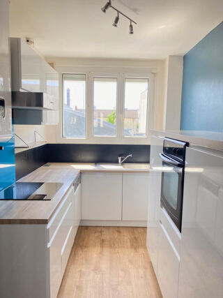  Appartement à louer 3 pièces 60 m²