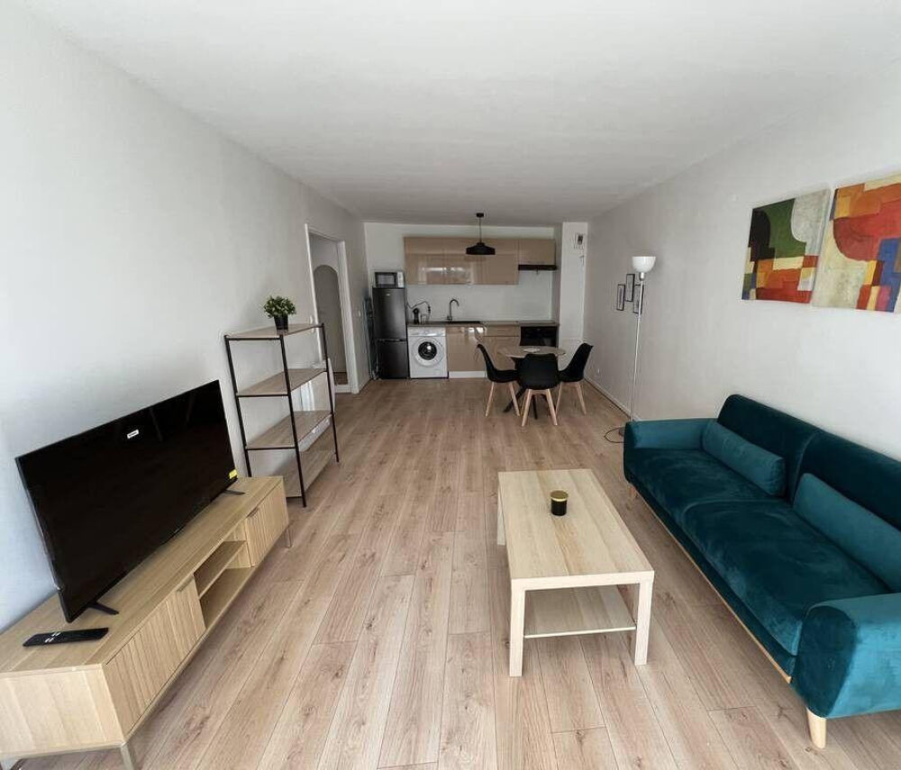 Location Appartement Beau 2P meublé 46m²  rénové avec balcon Courbevoie