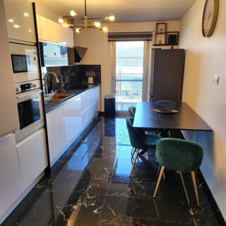  Appartement à louer 1 pièce 92 m²