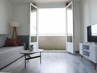  Appartement à louer 1 pièce 64 m²