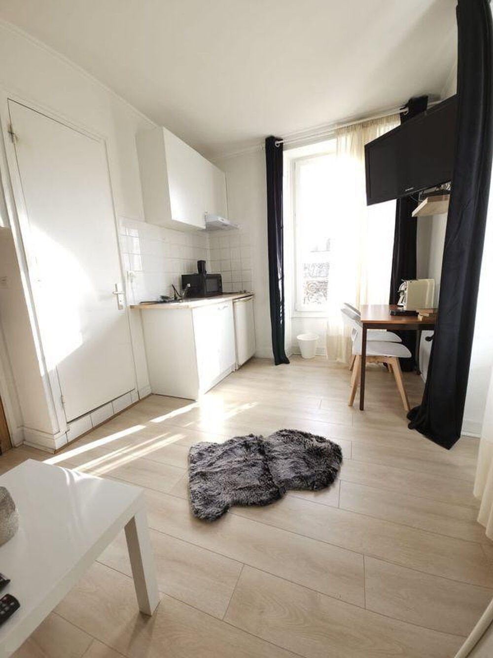 Location Appartement Studio meublé métro commerce paris 15ème Paris 15