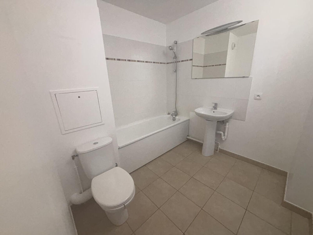 Location Appartement Dernière étage, refait neuf, une place de parking Nanterre