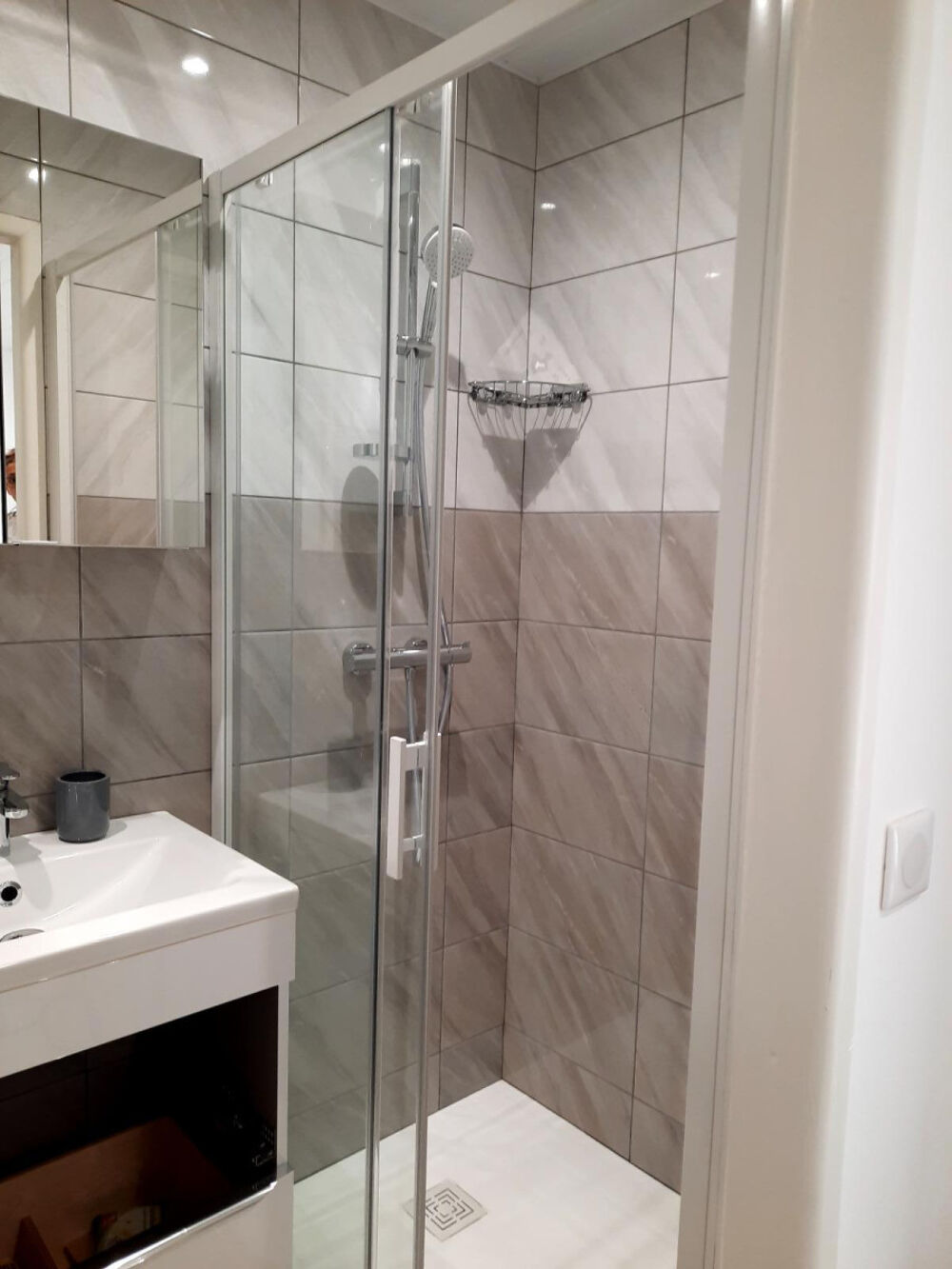Location Appartement Studio meublé idéal étudiant ou personne seule Bron