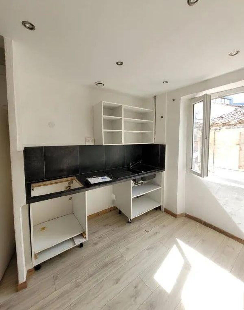 Location Appartement Beau 2P 30m² lumineux avec balcon Mazargues Marseille 9