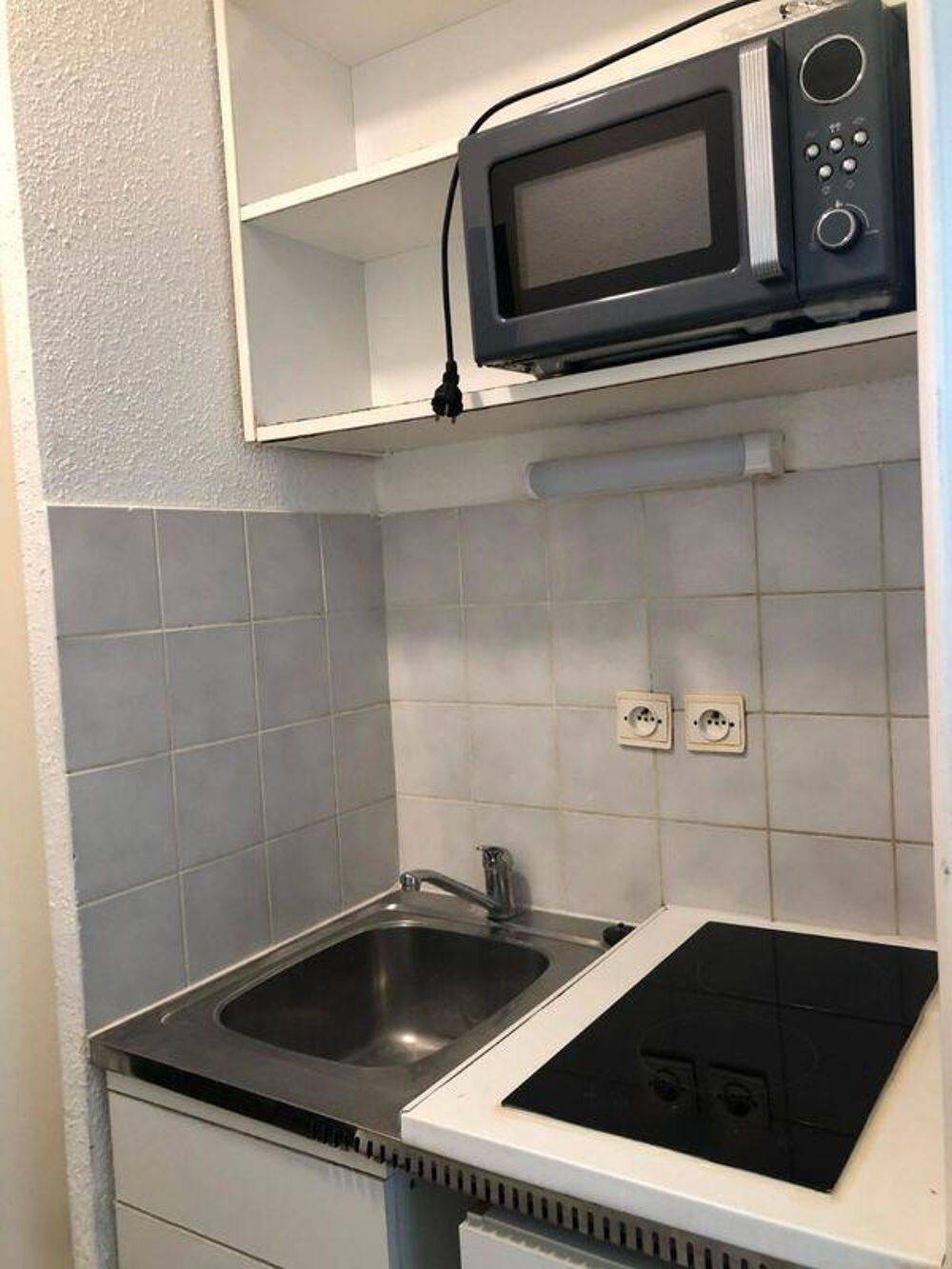 Location Appartement Beau studio 19m² rénové + place de parking Montpellier
