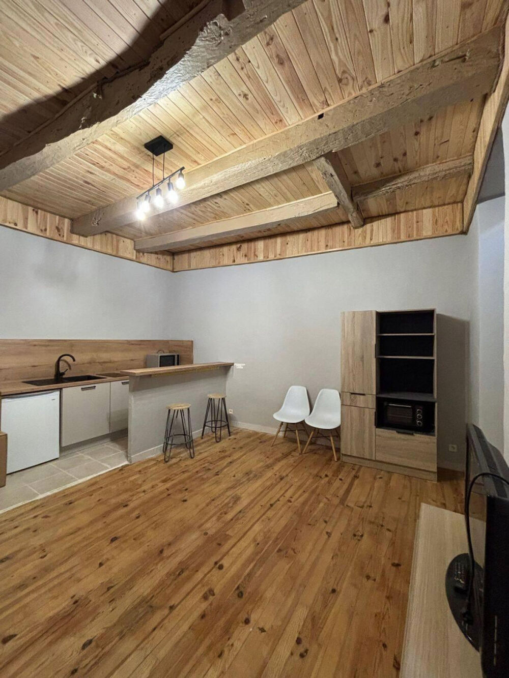 Location Appartement Studio meublé entièrement rénové –  Centre ville Saint-affrique