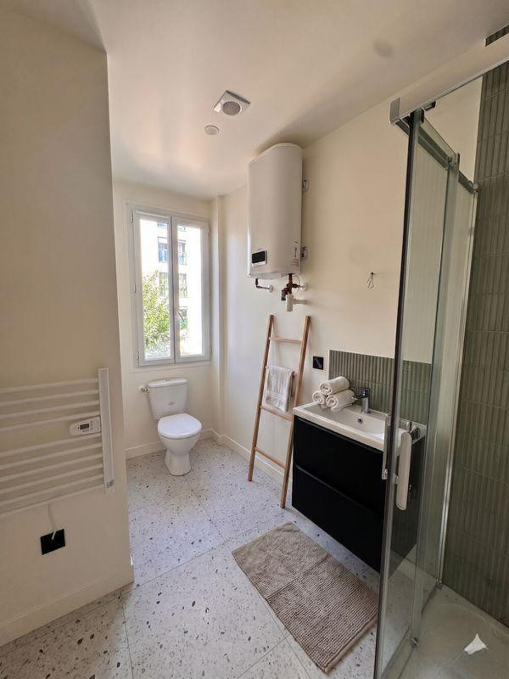 Location Appartement Beau studio meublé 23m² GAMBETTA Paris 20