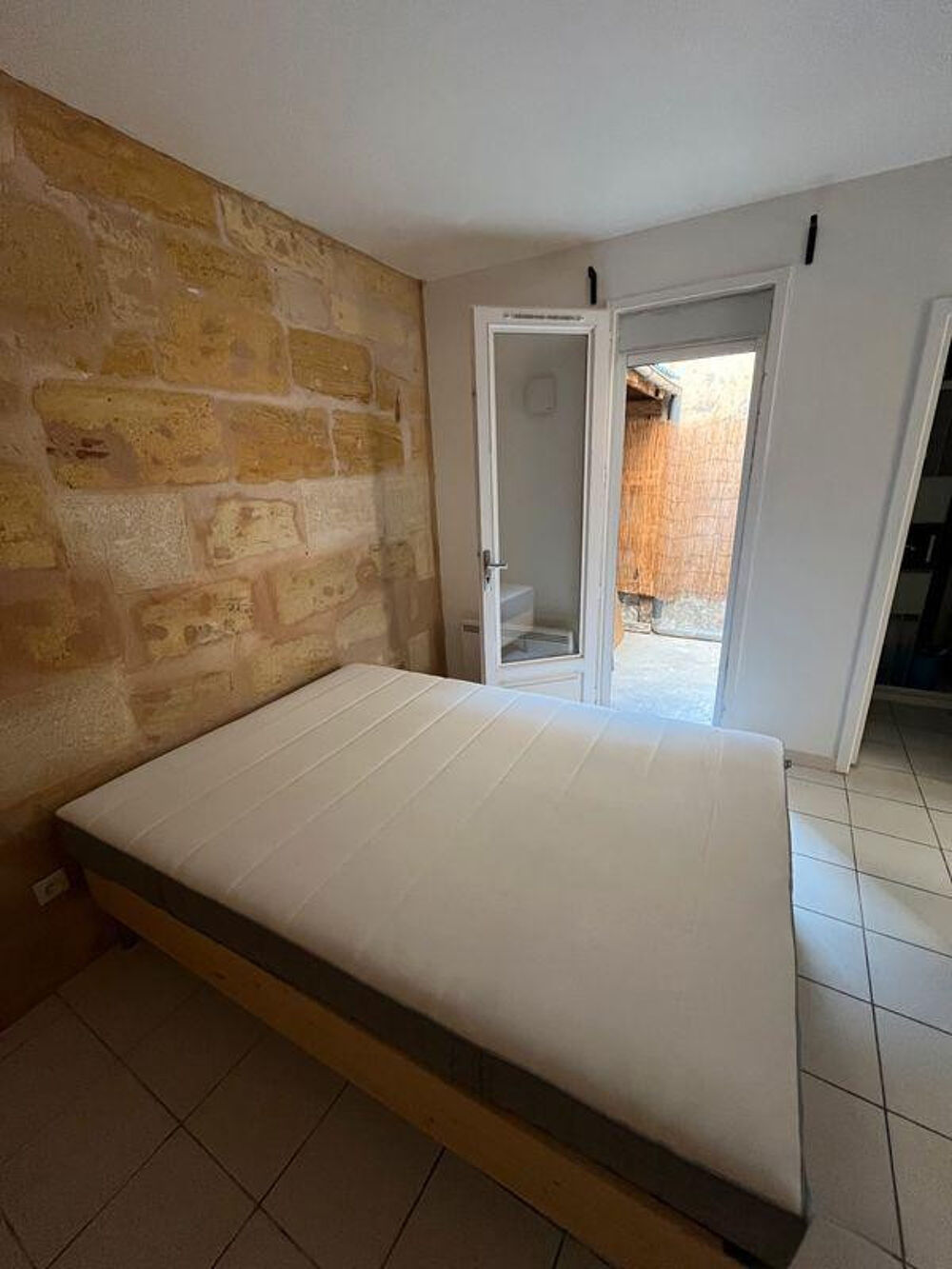 Location Appartement T2 meublé proche Victoire avec un extérieur Bordeaux