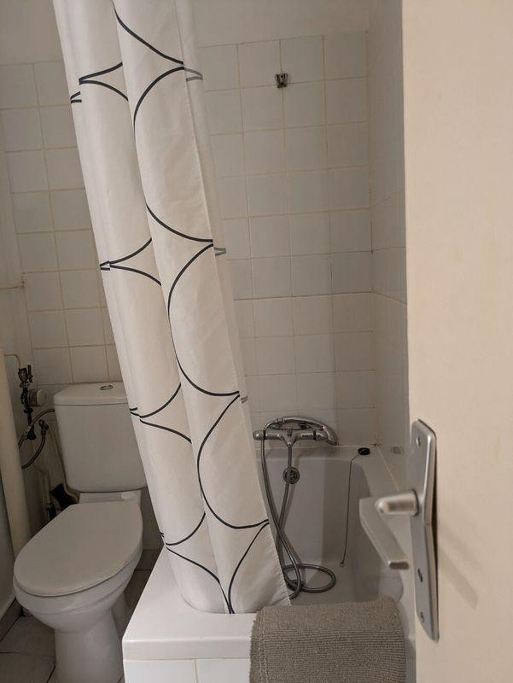 Location Appartement Loue joli studio meublé, au calme centre ville Grenoble