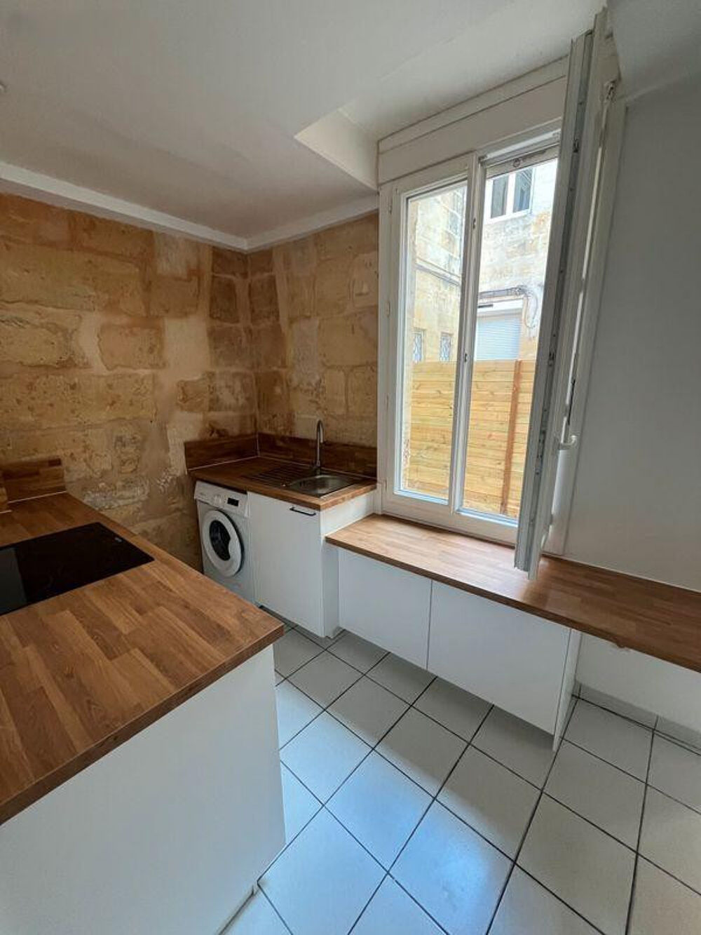 Location Appartement T2 meublé proche Victoire avec un extérieur Bordeaux