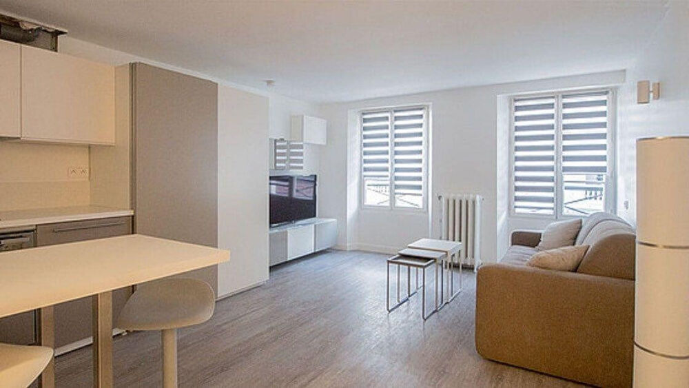 Location Appartement Beau studio meublé en très bon état de 27 m² Paris 9