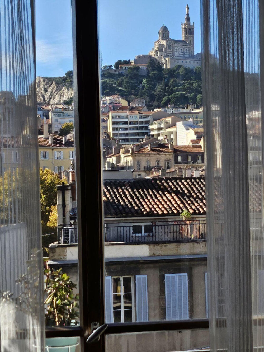 Location Appartement Chambre avec terrasse vue magique sur Notre Dame. Marseille 6