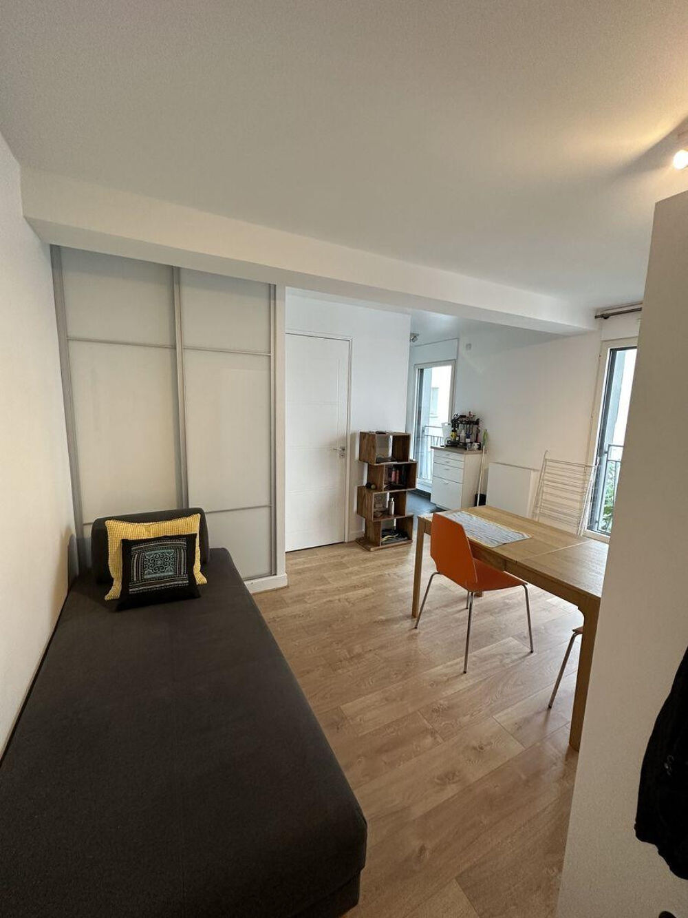 Location Appartement Beau studio meublé 32m² au calme sur jardin Paris 18