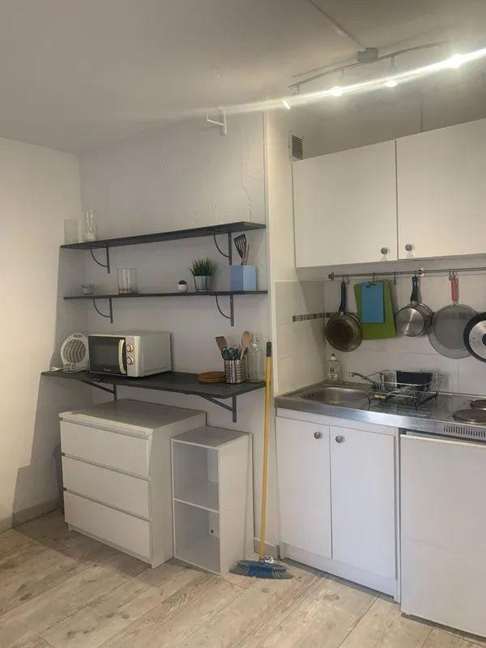 Location Appartement Joli studio 23m² meublé avec balcon Marseille 5