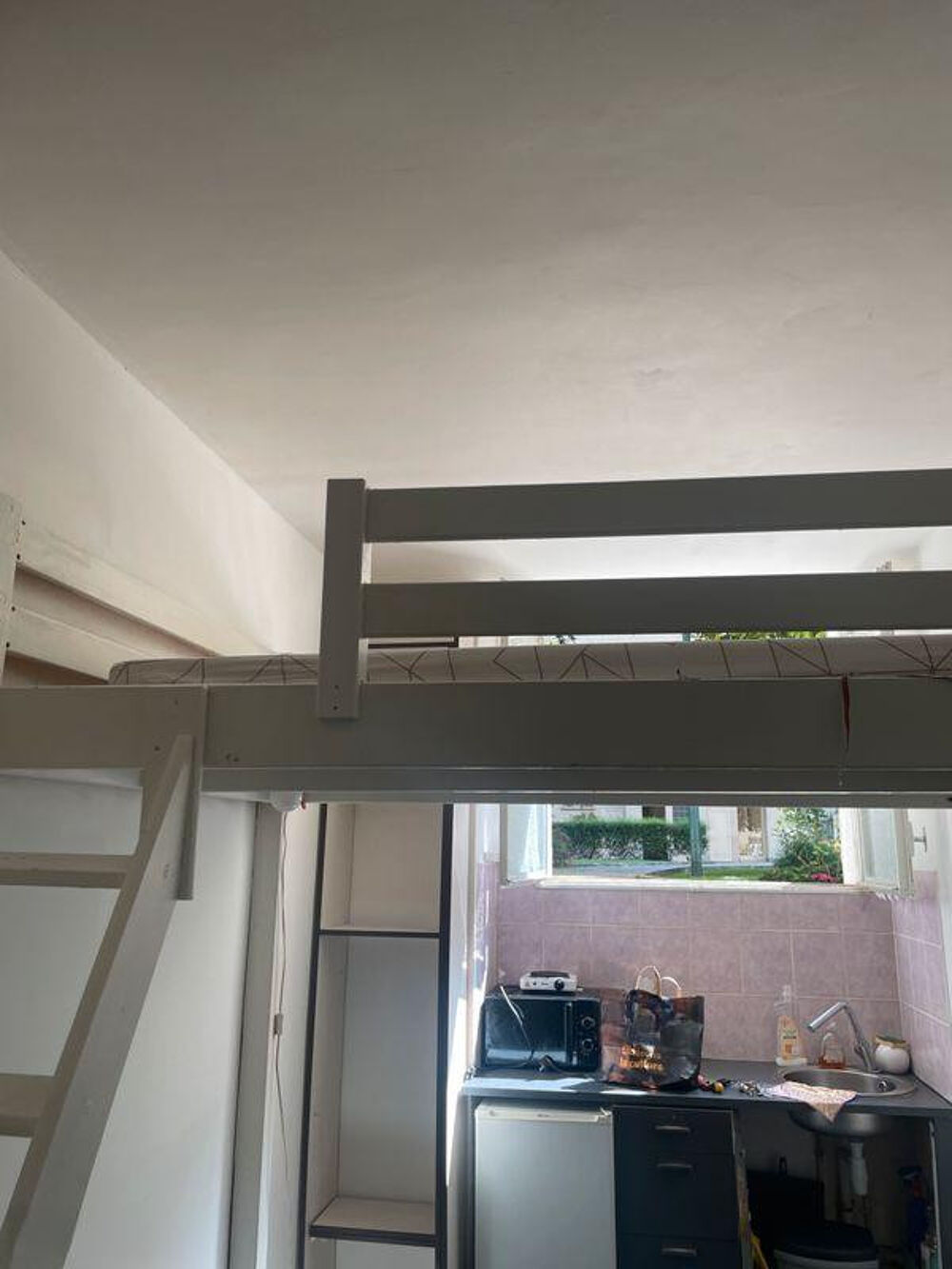 Location Appartement Studette,chambre de service 15m2 rez de jardin Paris 16