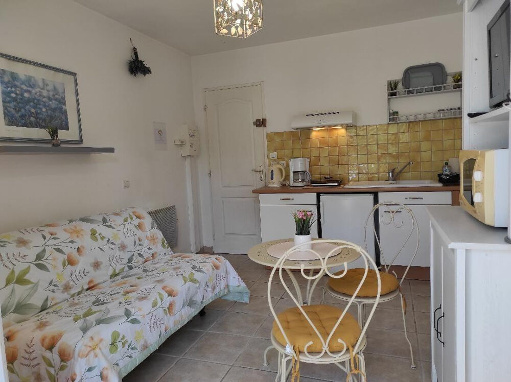 Location Appartement Charmant petit studio meublé et équipé. Saint-andiol