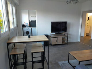  Appartement à louer 5 pièces 82 m²