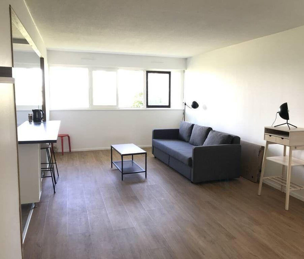 Location Appartement Beau 2P meublé 63 m² calme et lumineux Montigny-le-bretonneux