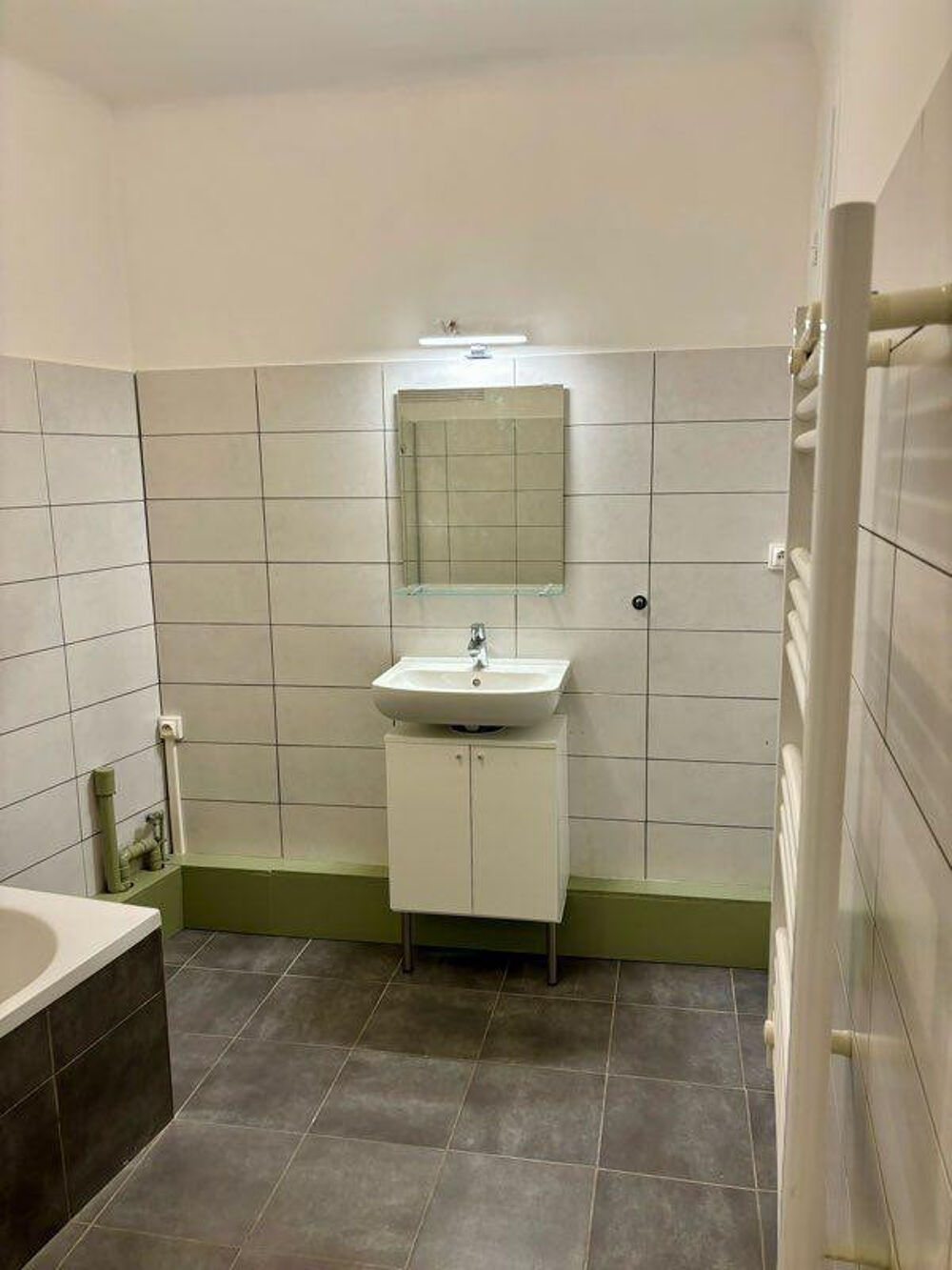 Location Appartement T2 spacieux de 52m2 avec climatisation Marseille 6
