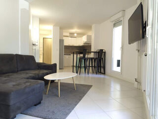  Appartement à louer 5 pièces 80 m²