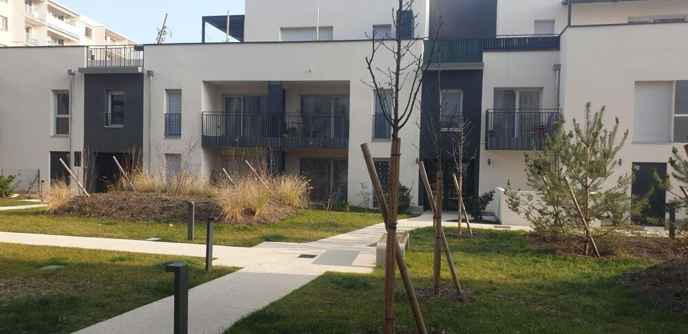 Location Appartement Appart calme isolé de la rue  sur jardin interieur Lyon 8