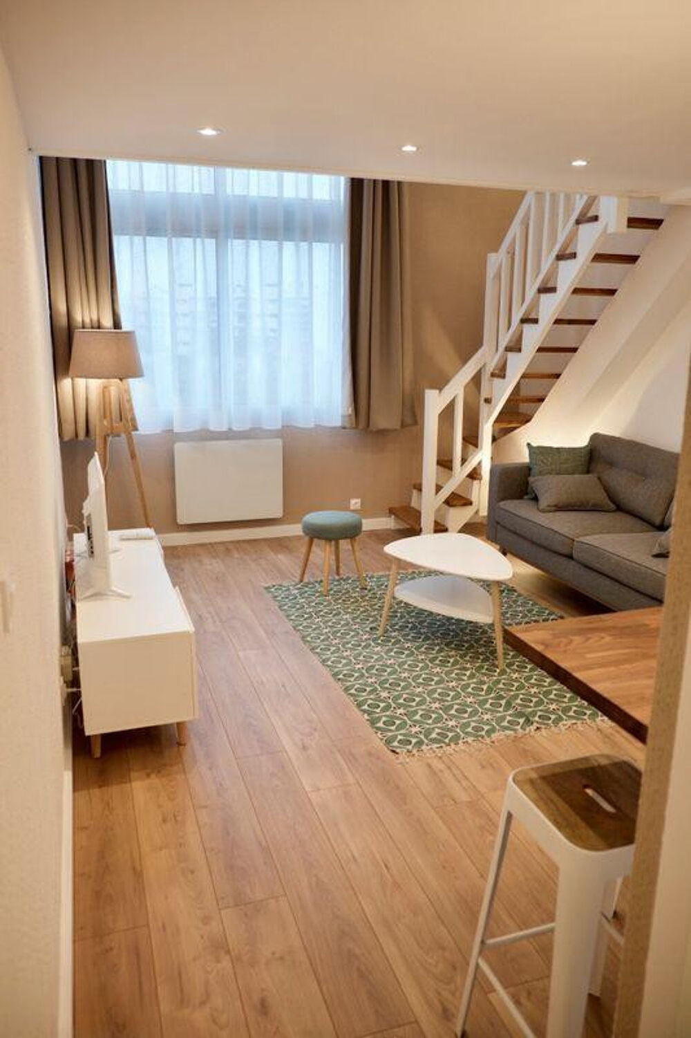 Location Appartement Studio meublé 39m2 Bordeaux Bordeaux