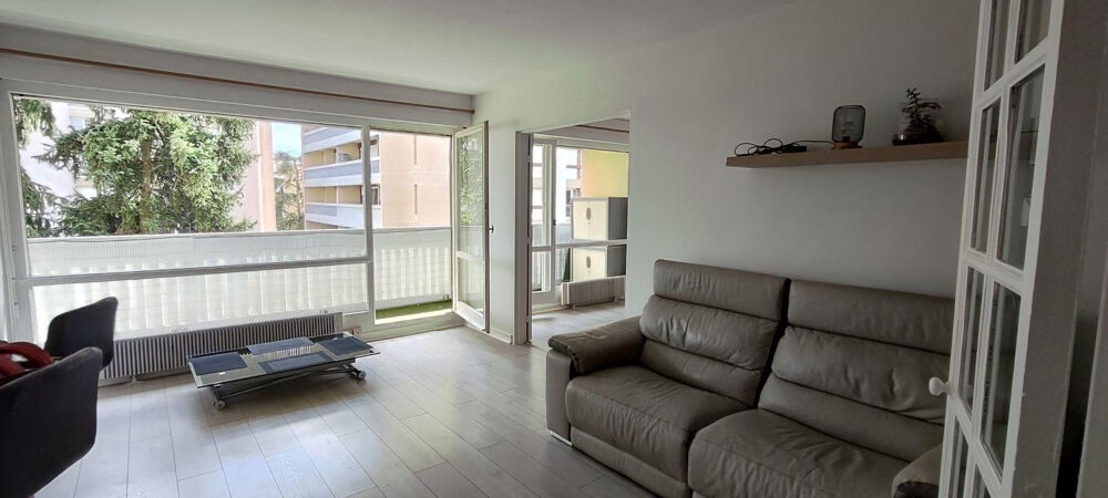 Location Appartement T2 meublé lumineux avec balcon, cave et parking Élancourt