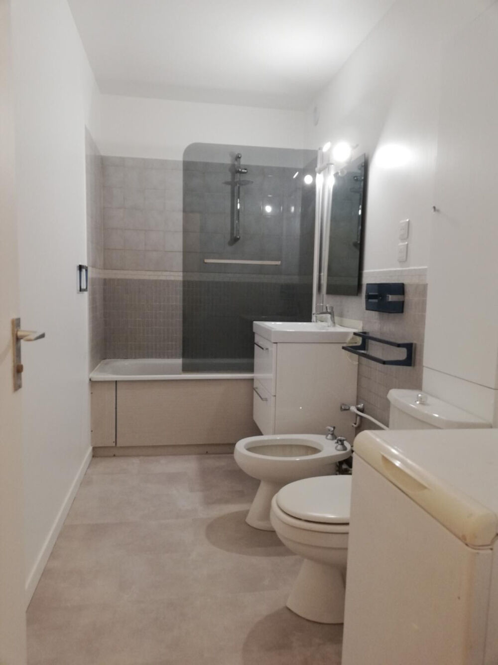 Location Appartement Beau studio meublé 30 m2 Paris 15e métro Vaugirard Paris 15