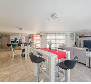 Maison  vendre 8 pices 180 m