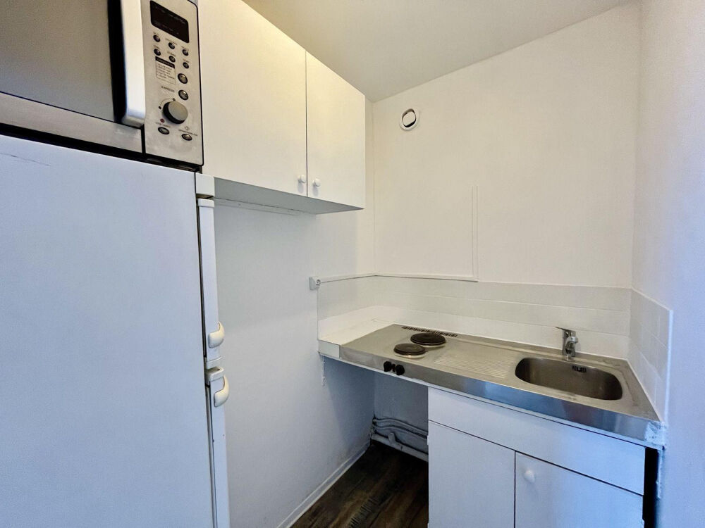 Location Appartement Studio spacieux avec vue imprenable - Gare du Nord Paris 18