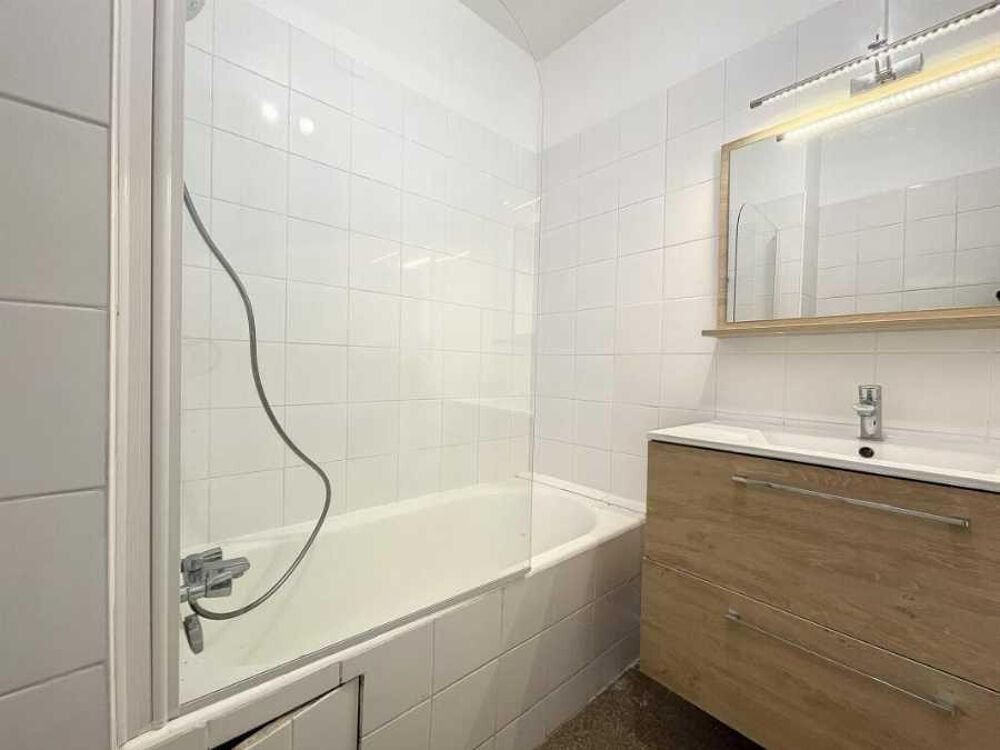 Location Appartement T2 dans un immeuble de standing à Paris 15ème Paris 15