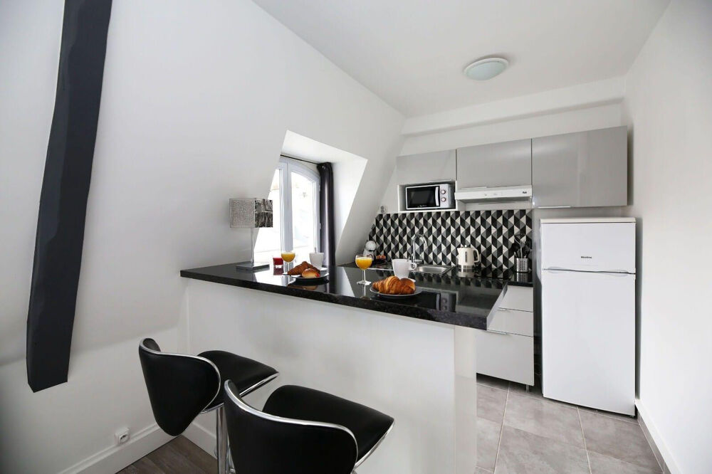 Location Appartement Superbe studio meublé 23m² proche marché Poncelet Paris 17