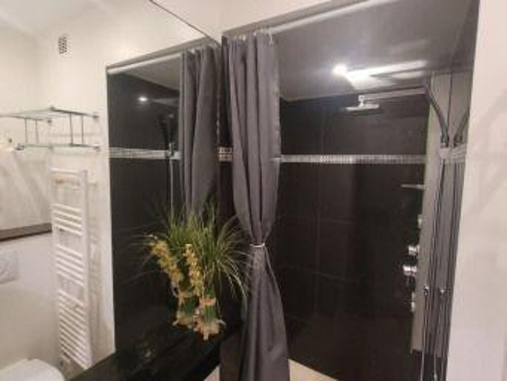 Location Appartement Véritable maisonnette en duplex au calme Courbevoie