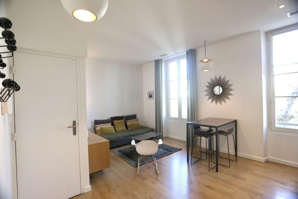 Location Appartement Beau T2 meublé 34m² récemment rénové centre ville Aix-en-provence