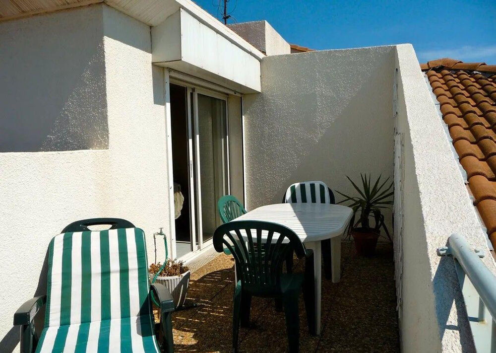 Location Appartement Beau studio meublé 38m² + terrasse 12m² vue mer Marseille 8