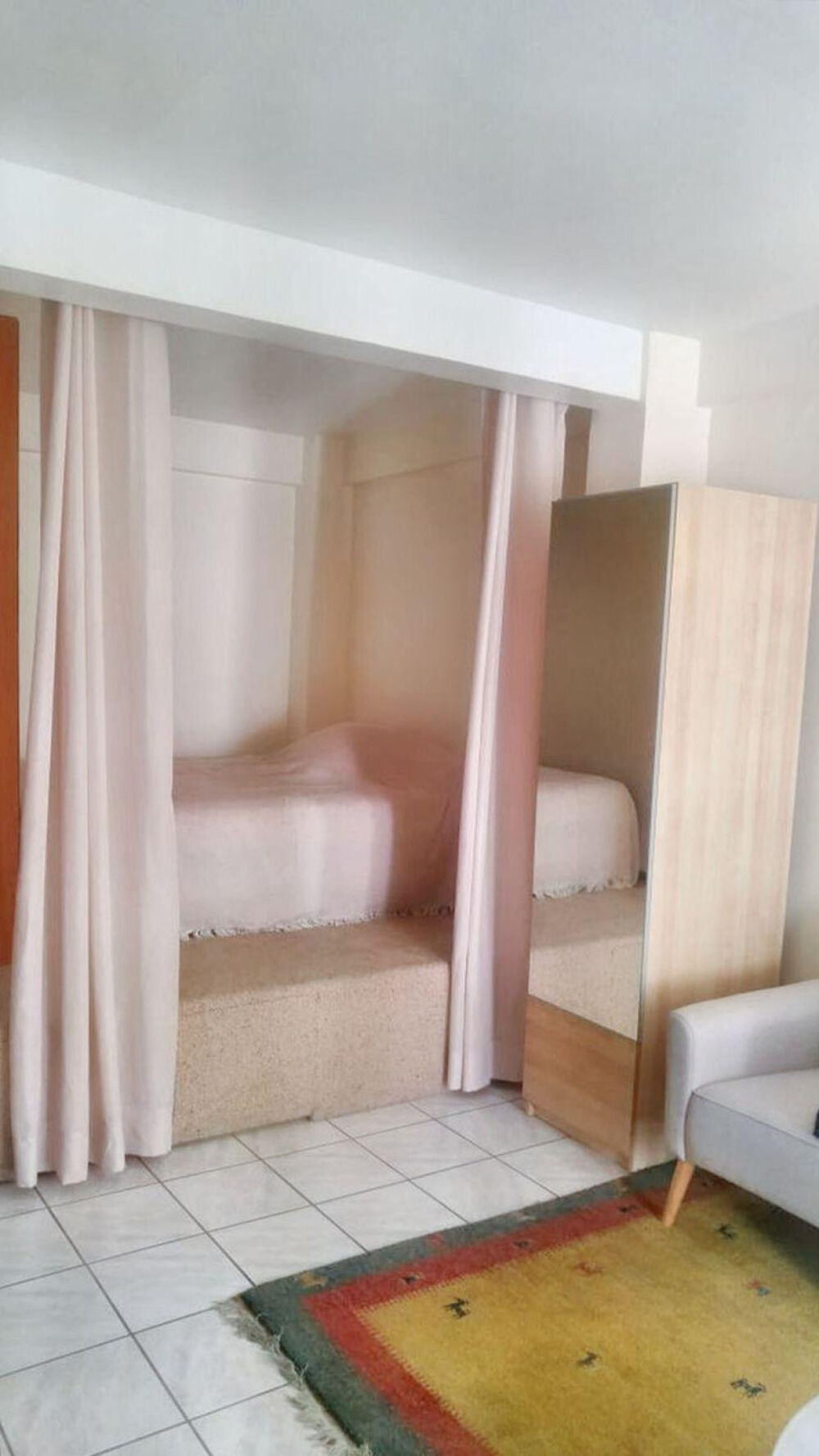 Location Appartement Grand studio avec balcon Porte Maillot Paris 17