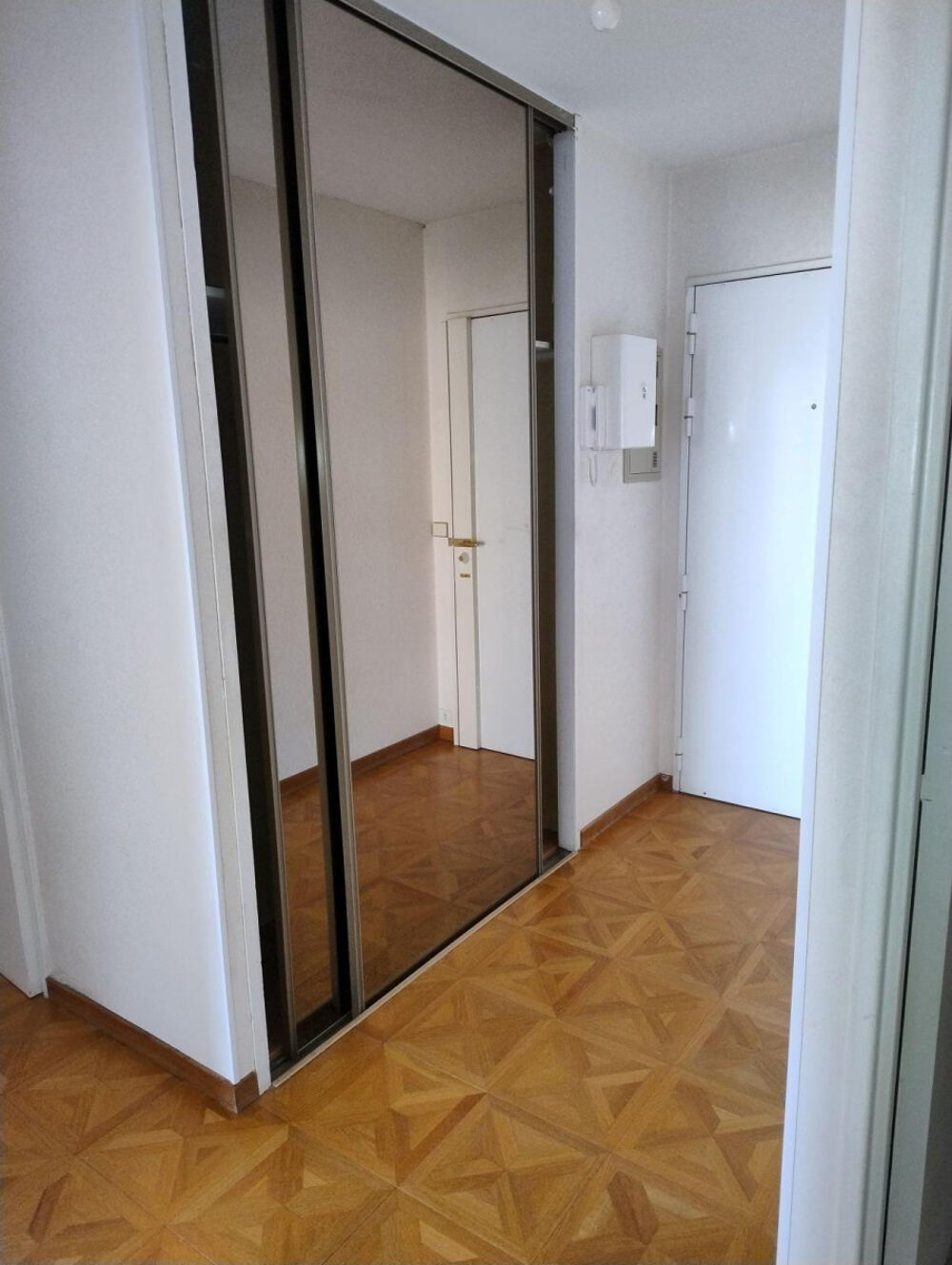 Location Appartement Location vide grand T2  très lumineux à Vincennes Vincennes