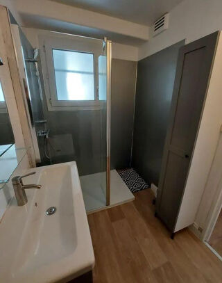 Appartement à louer 1 pièce 84 m²