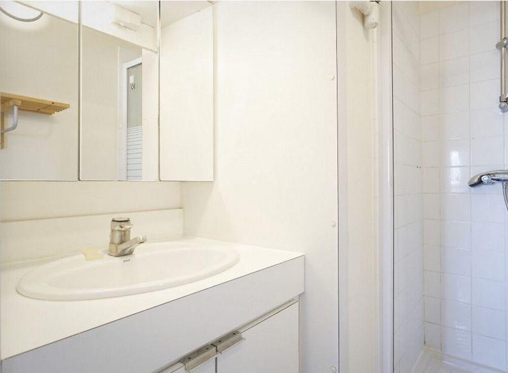 Location Appartement Beau studio meublé 23m² Wagram 75017 Paris 17