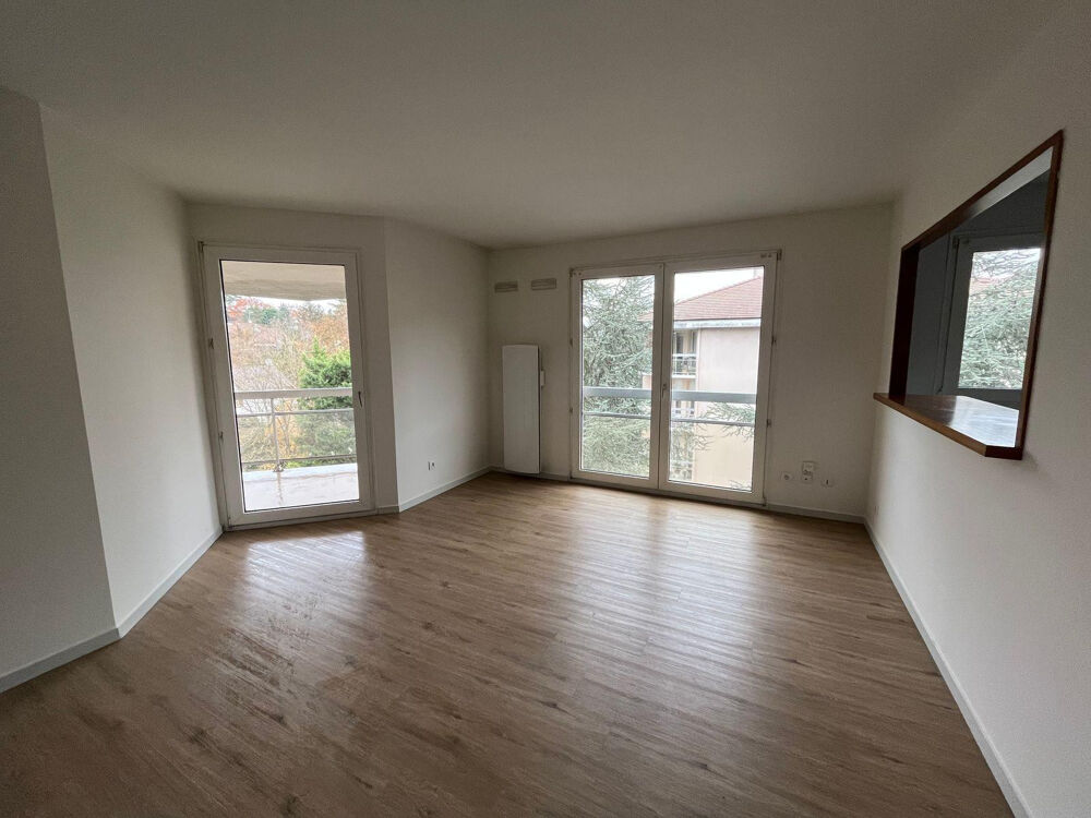 Location Appartement Appartement 3 pièces (74m2) au calme, lumineux ! La celle-saint-cloud