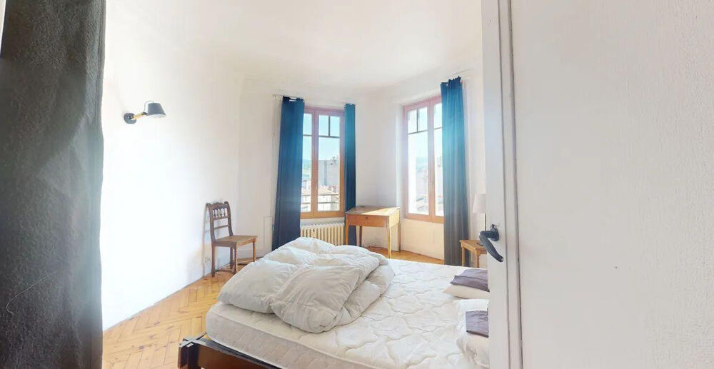 Location Appartement Magnifique T2 meublé 44m2 en face de Centre Deux Saint-Étienne
