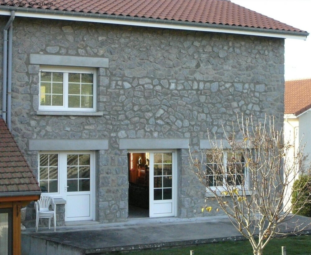 Location Maison Maison en pierre Jonzieux